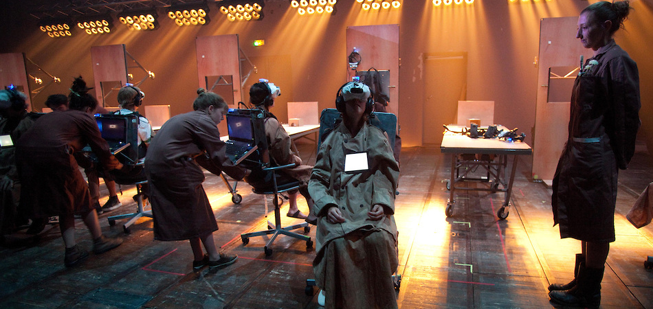 PRACTICING IMMERSIVENESS IN PERFORMING ARTS